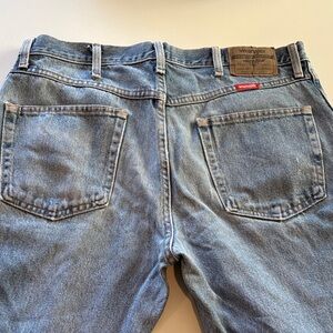 Wrangler Men's Light Blue Relaxed Jeans